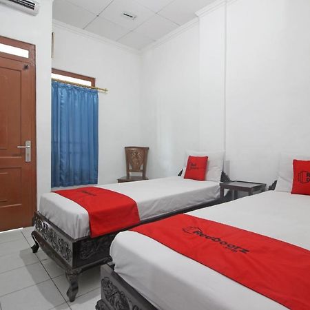 Reddoorz Plus @ Taman Siswa 3 Yogyakarta Luaran gambar